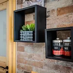 Guesthost - Relaxing Wooden Daire Milano