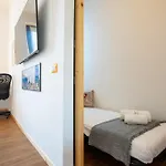 Guesthost - Relaxing Wooden Daire Milano