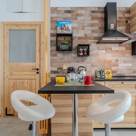 Guesthost - Relaxing Wooden Daire *